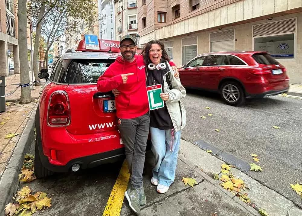A qué esperas para elegir tu autoescuela en Zaragoza y vivir tu propia experiencia rect