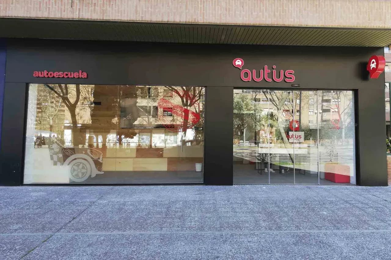 autius Autius Gómez Laguna zaragoza fachada destacada
