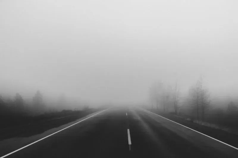 Cómo conducir con niebla: consejos para una conducción segura