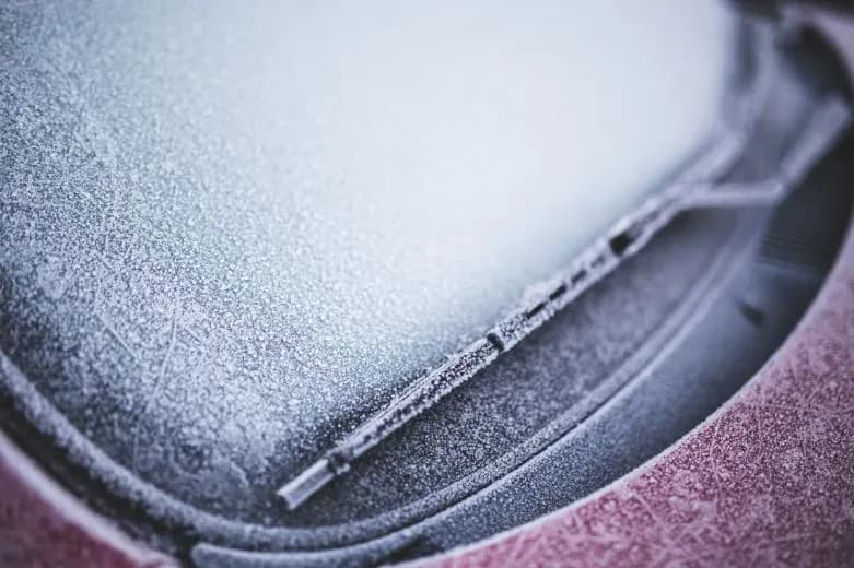 Cómo quitar el hielo de la luna