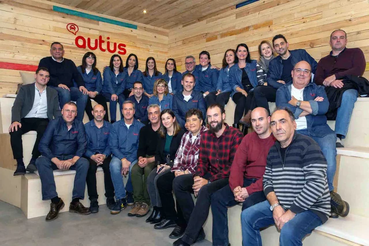 profesores de autoescuela en autius todos juntos