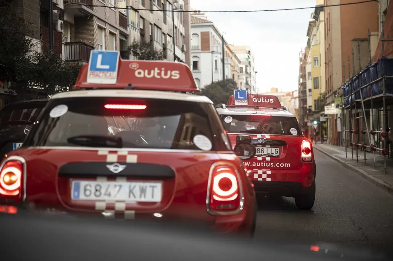 Las luces de emergencia del coche