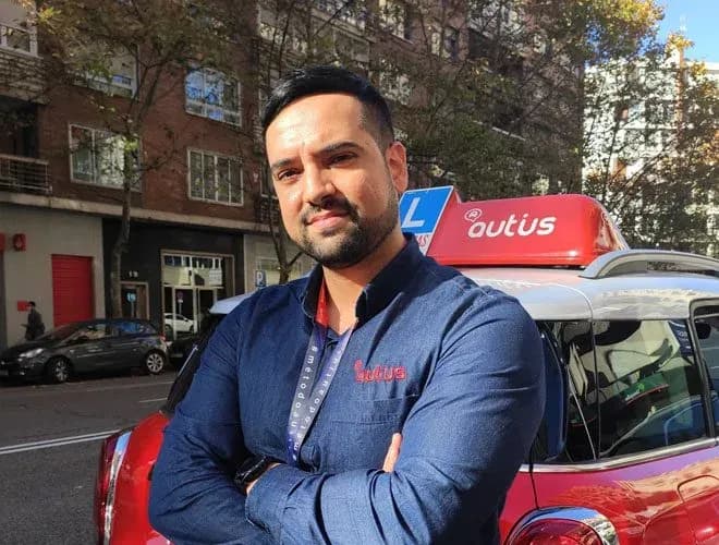 Profesor de autoescuela en Madrid: conocemos a Rául
