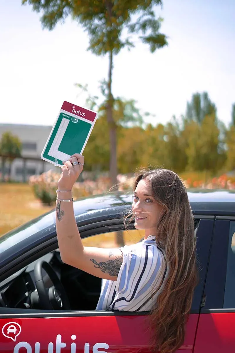 Tu carnet con coche automático con autius autoescuela en madrid