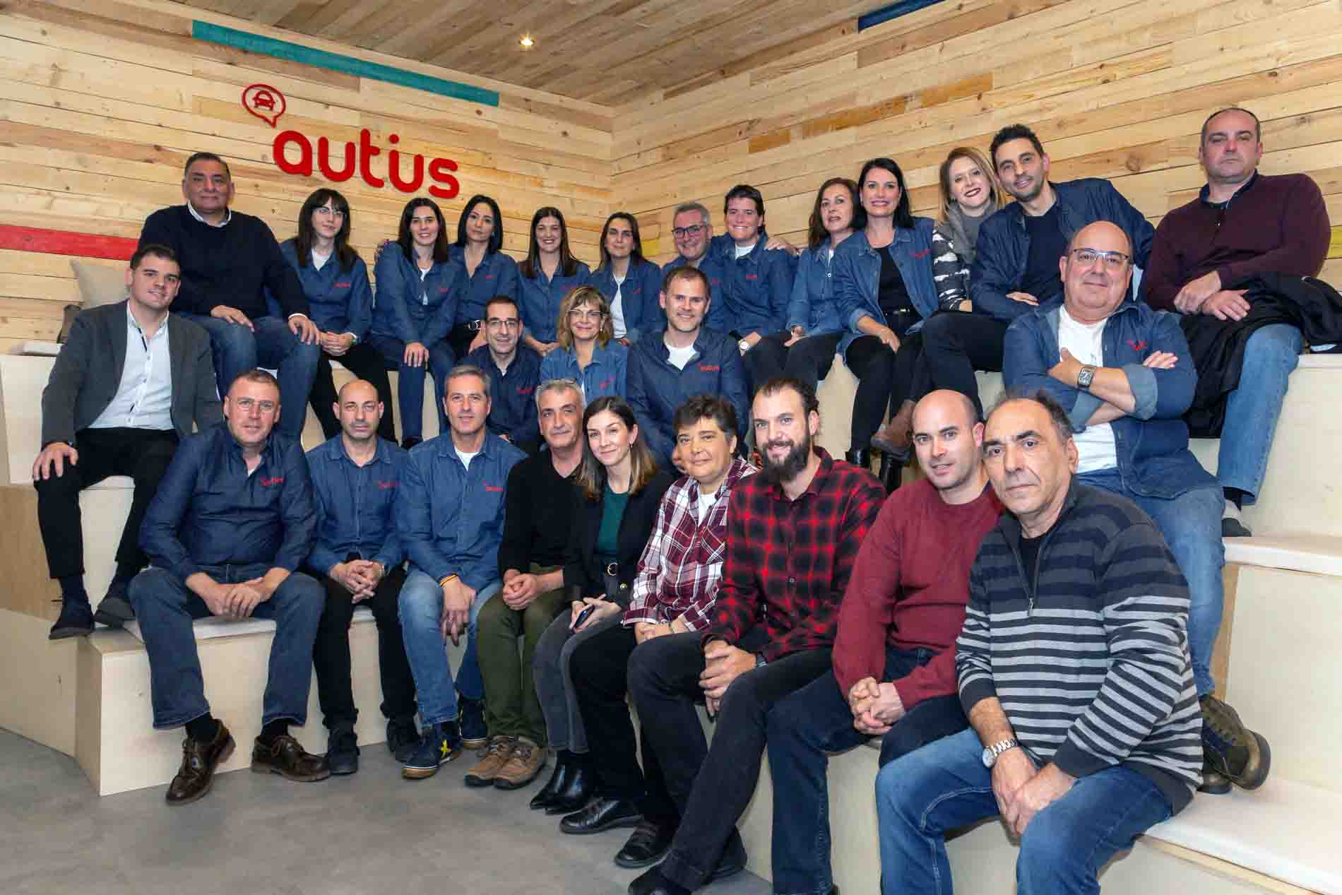 profesores de autoescuela en autius todos juntos