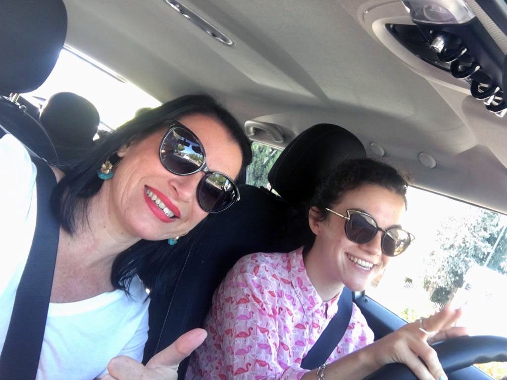 practicas de conducir profesora y alumna