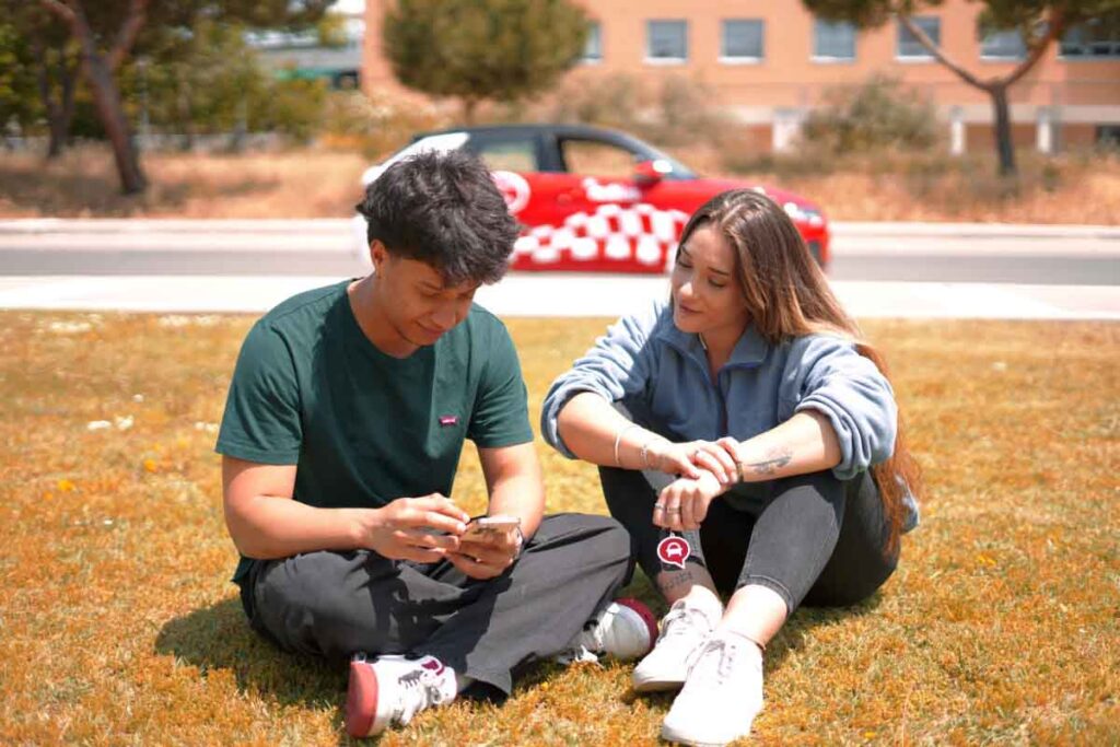 Tu autoescuela digital en Valencia desde donde quieras